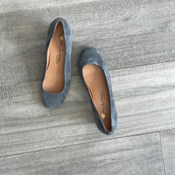 Shoes - Picture 4 of 6